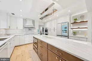 11000 Oakton Woods Way, Oakton, VA 22124 - Photo 24