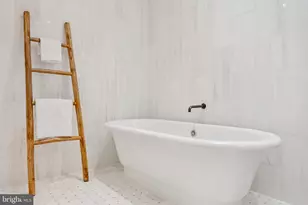 11000 Oakton Woods Way, Oakton, VA 22124 - Photo 54