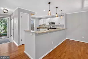 9919 Oakton Terrace Rd, Oakton, VA 22124 - Photo 4