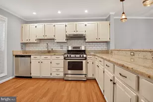 9919 Oakton Terrace Rd, Oakton, VA 22124 - Photo 2