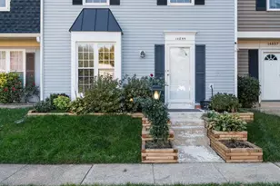 14855 Lynhodge Ct, Centreville, VA 20120 - Photo 2