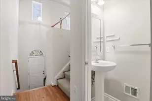 4604 Carisbrooke Ln, Fairfax, VA 22030 - Photo 4