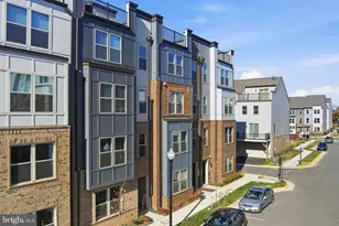 2136 Glacier Rd, Herndon, VA 20170 - Photo 4