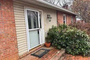 6703 Greenview Ln, Springfield, VA 22152 - Photo 2