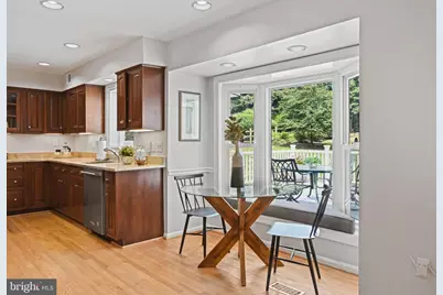 10302 Galpin Court, Great Falls, VA 22066 - Photo 16