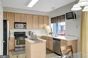 5126 Beauregard St, Alexandria, VA 22312 - Photo 2