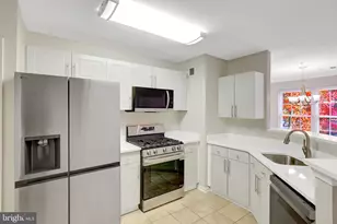 12845 Fair Briar Ln, Fairfax, VA 22033 - Photo 16