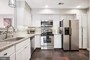 3801 Ridge Knoll Ct, Fairfax, VA 22033 - Photo 4