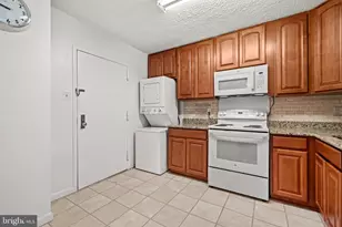 1800 Old Meadow Rd, McLean, VA 22102 - Photo 12