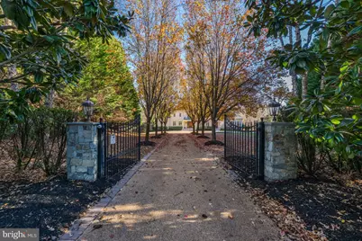 8031 Georgetown Pike, McLean, VA 22102 - Photo 2