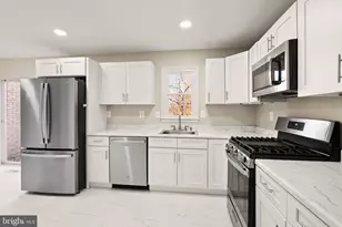 8205 Cedar Landing Ct, Alexandria, VA 22306 - Photo 4