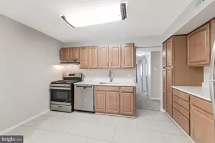 1666 Parkcrest Cir, Reston, VA 20190 - Photo 28