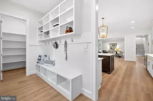 8902 Higdon Dr, Vienna, VA 22182 - Photo 26