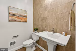 9928 Woodrow St, Vienna, VA 22181 - Photo 36