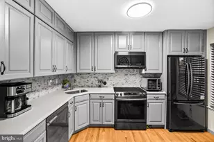 2418 Ridgehampton Ct, Reston, VA 20191 - Photo 2