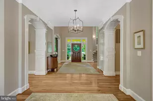 870 Alvermar Ridge Dr, McLean, VA 22102 - Photo 2