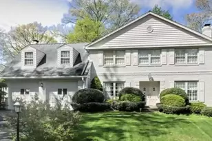 8801 Lynnhurst Dr, Fairfax, VA 22031 - Photo 2