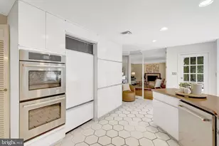 8801 Lynnhurst Dr, Fairfax, VA 22031 - Photo 16