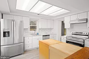 12807 Scranton Ct, Herndon, VA 20170 - Photo 16