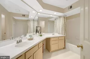 1334 Garden Wall Cir, Reston, VA 20194 - Photo 8