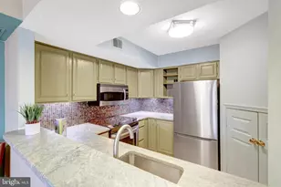 1334 Garden Wall Cir, Reston, VA 20194 - Photo 6