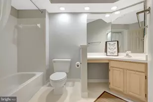 1334 Garden Wall Cir, Reston, VA 20194 - Photo 10