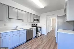 3350 Oakshade Ct, Fairfax, VA 22033 - Photo 12