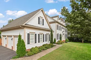 904 Locust St, Herndon, VA 20170 - Photo 1