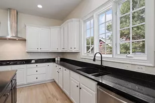 904 Locust St, Herndon, VA 20170 - Photo 14