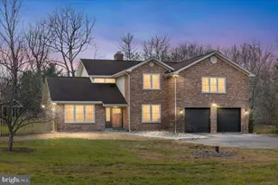 353 Gallop Wood Pl, Great Falls, VA 22066 - Photo 4