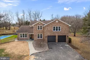 353 Gallop Wood Pl, Great Falls, VA 22066 - Photo 2