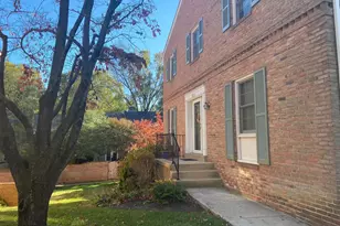 9311 Clanbrook Ct, Fairfax, VA 22031 - Photo 6