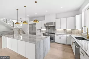 719 Meadow Ln SW, Vienna, VA 22180 - Photo 14