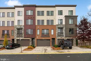 4902 Trail Vista Ln, Chantilly, VA 20151 - Photo 2