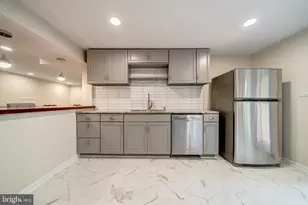 6042 Munson Hill Rd, Falls Church, VA 22041 - Photo 10