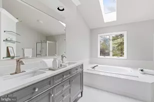 896 Broad Oaks Dr, Herndon, VA 20170 - Photo 2