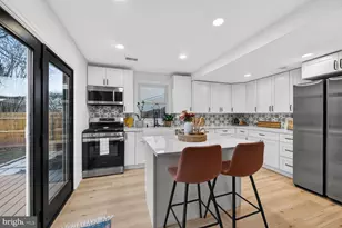 4010 Novar Dr, Chantilly, VA 20151 - Photo 4