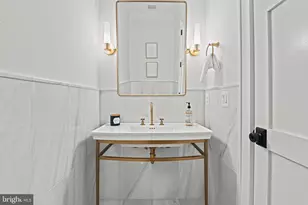 352 Ayr Hill Ave NE, Vienna, VA 22180 - Photo 12