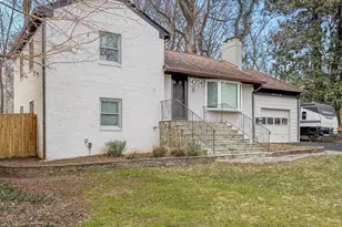 4204 Wakefield Dr, Annandale, VA 22003 - Photo 2