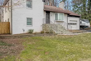 4204 Wakefield Dr, Annandale, VA 22003 - Photo 2