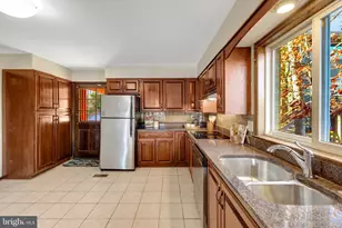 6220 Lakeview Dr, Falls Church, VA 22041 - Photo 22