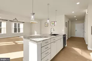 9555 Saintsbury Dr, Fairfax, VA 22031 - Photo 10