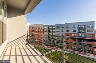 9555 Saintsbury Dr, Fairfax, VA 22031 - Photo 32