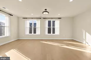 9555 Saintsbury Dr, Fairfax, VA 22031 - Photo 16