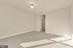 9555 Saintsbury Dr, Fairfax, VA 22031 - Photo 20