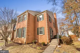 10360 Hampshire Green Ave, Fairfax, VA 22032 - Photo 2