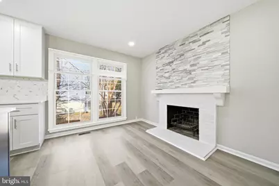 10360 Hampshire Green Avenue, Fairfax, VA 22032 - Photo 4