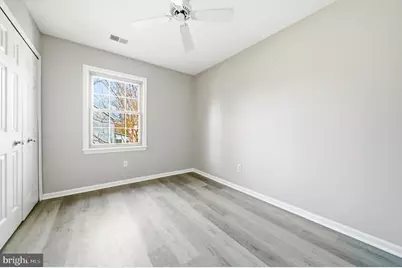 10360 Hampshire Green Avenue, Fairfax, VA 22032 - Photo 12