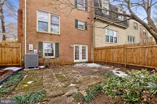 10360 Hampshire Green Ave, Fairfax, VA 22032 - Photo 38