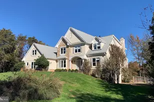 710 Parrish Farm Ln, Great Falls, VA 22066 - Photo 2
